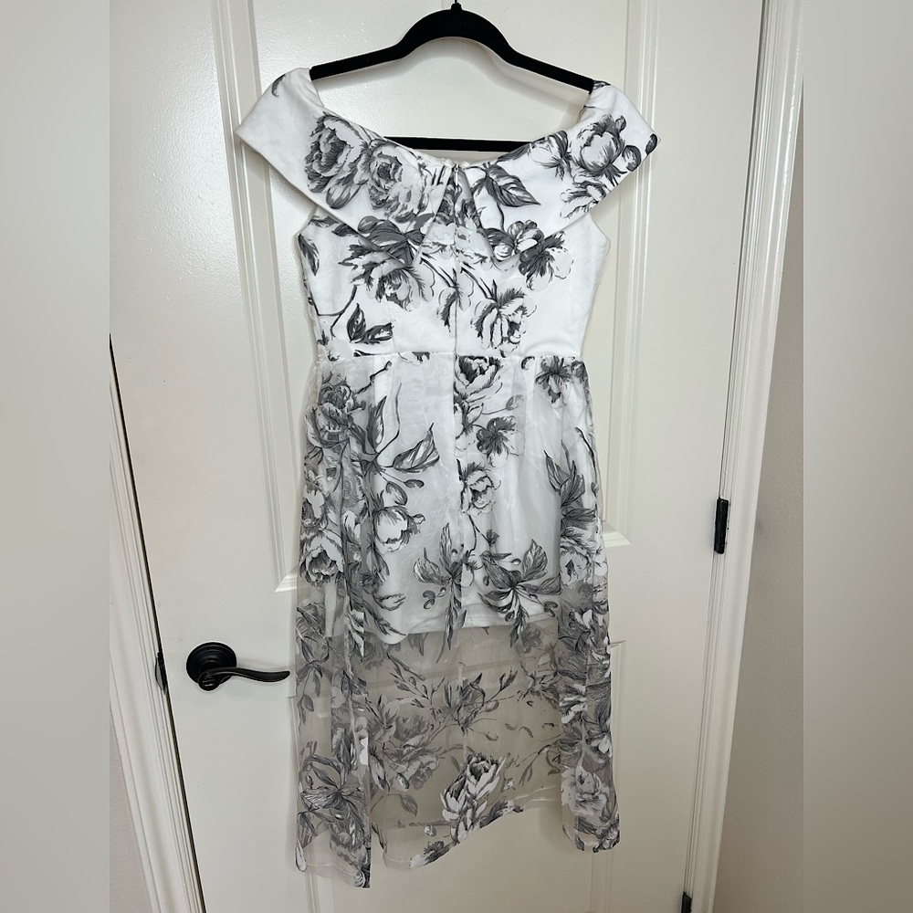 Elegant feminine dress. This is a very beautiful dress on.